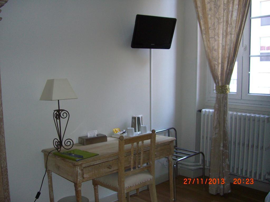 Hotel Cote Patio Nîmes Oda fotoğraf