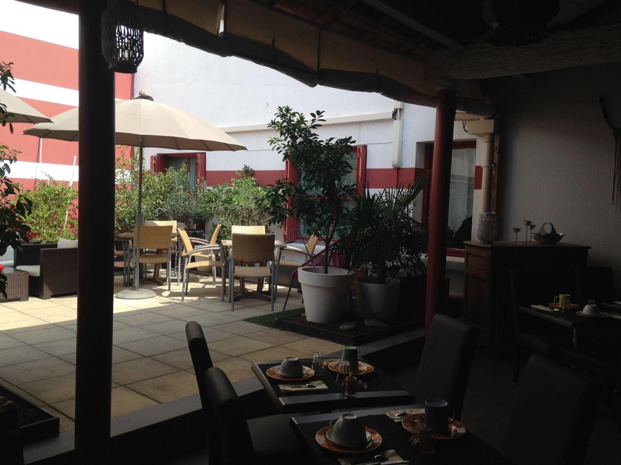 Hotel Cote Patio Nîmes Dış mekan fotoğraf