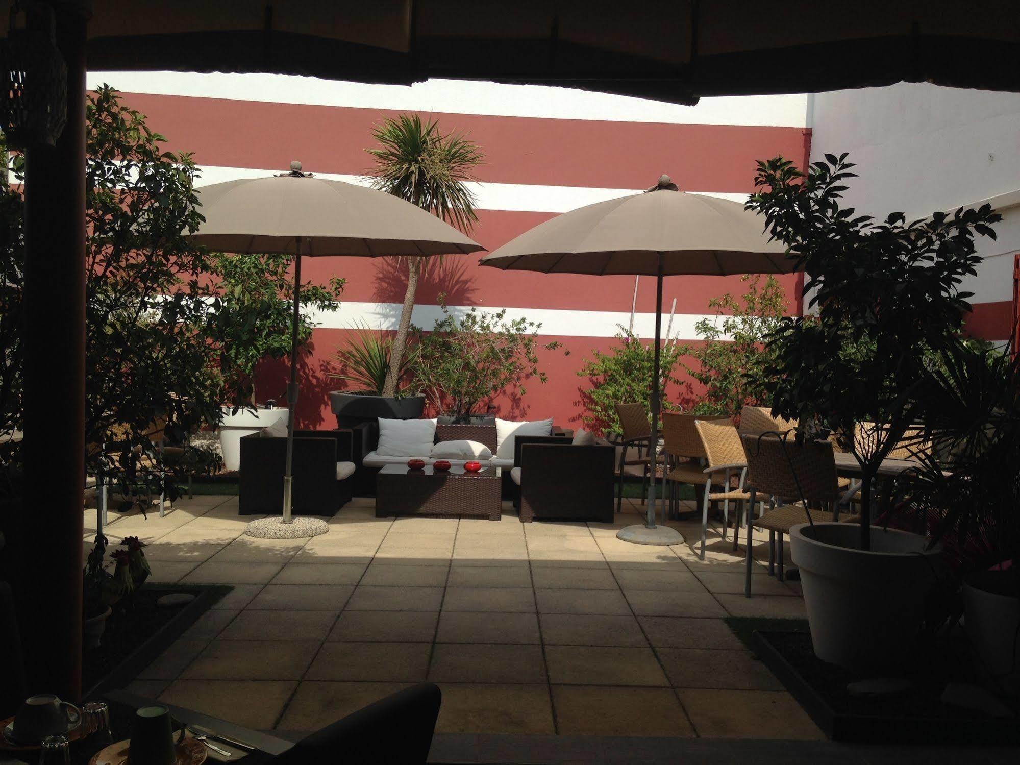 Hotel Cote Patio Nîmes Dış mekan fotoğraf